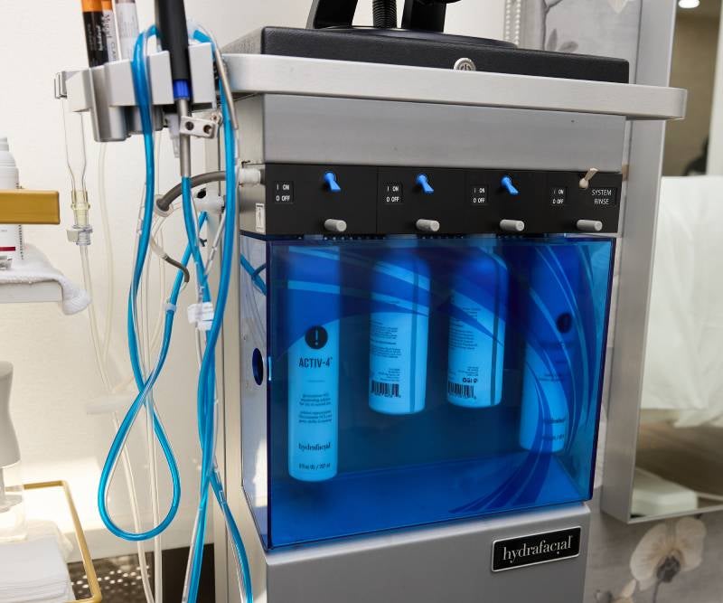 Hydrafacial Facial